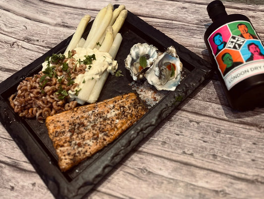 Witte asperges, eiersalade, gerookte zalm, Hollandse garnalen, oesters